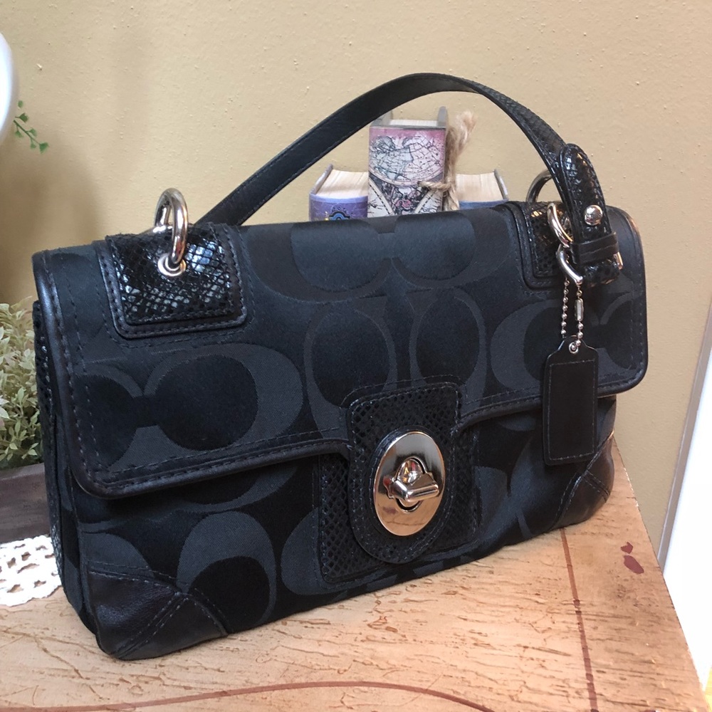 🎈SOLD🎈Black coach purse, with light blue interi